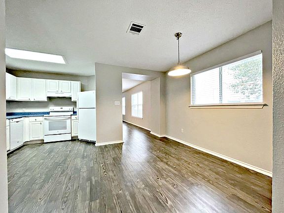 3rd image of 2110 Jasper Ln