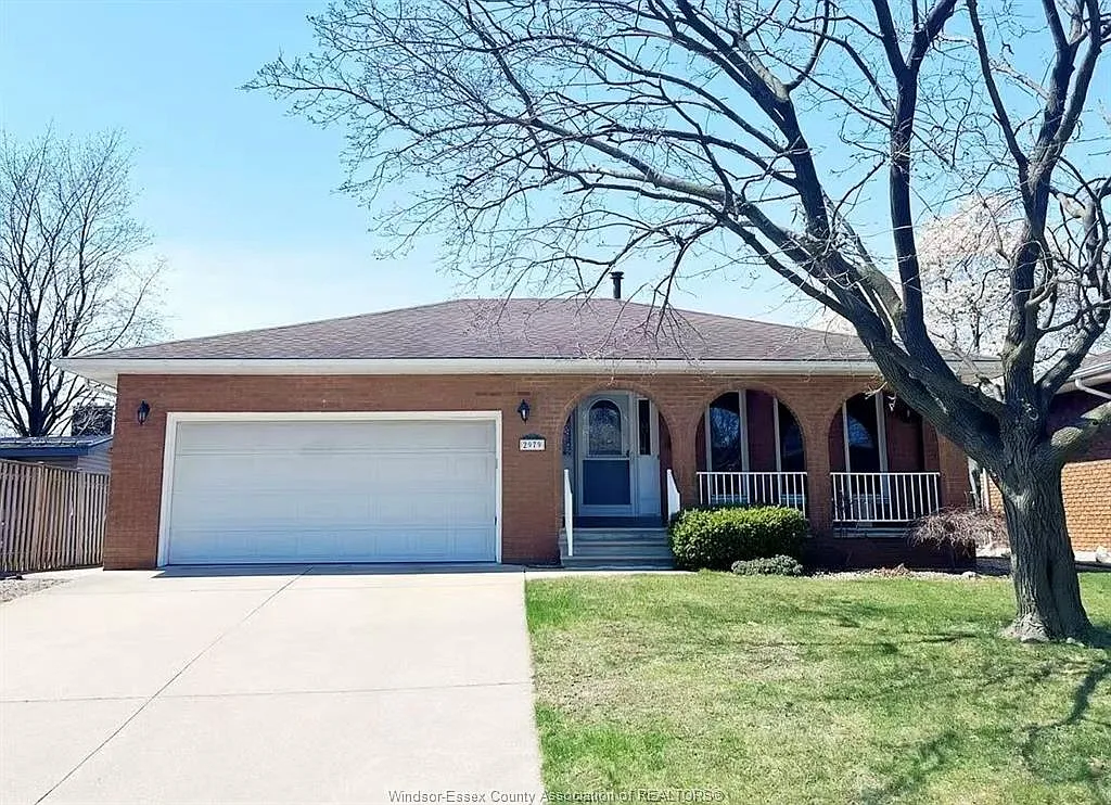 4 bed, $2,950 — Photo 1