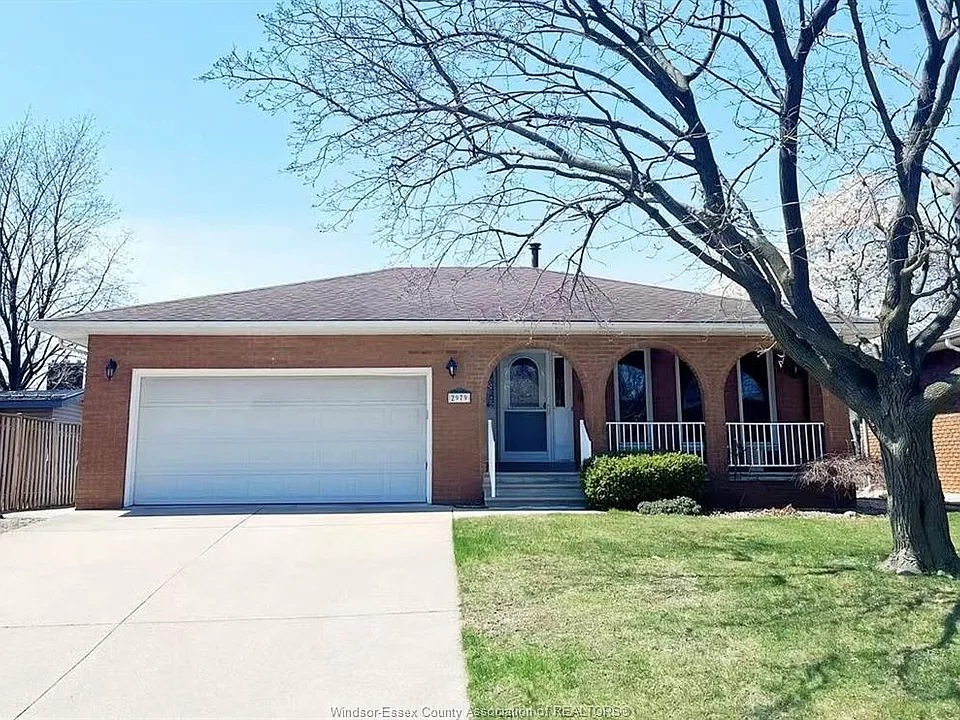 2979 Saint Clair Ave