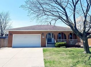 2979 Saint Clair Ave, Windsor, ON N9E4A1