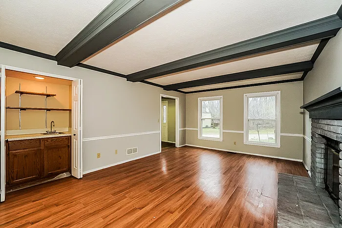 4 bed, 3.5 bath, 2644 sqft, $2,645 — Photo 2