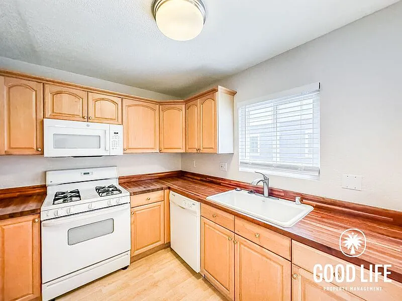 2 bed, 1.5 bath, 1035 sqft, $3,000 — Photo 4