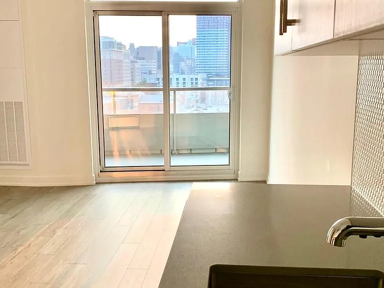 212 King William St #1116 — Photo 3