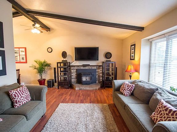2nd image of 2110 Oriole Dr