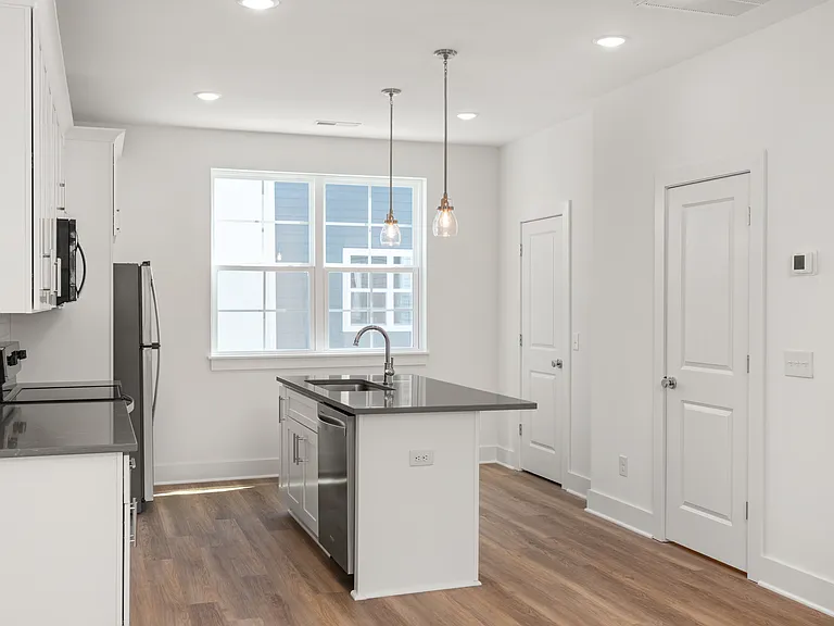 700 N Dupont Ave #204 — Photo 3