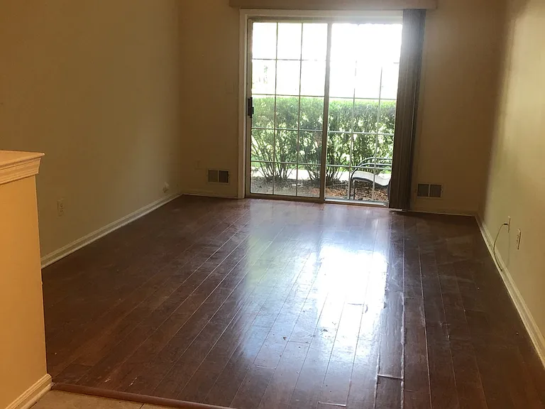 514 Tivoli Ct — Photo 2