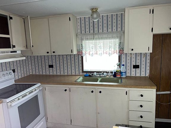 5th image of 5431 NE 35th St Unit 132