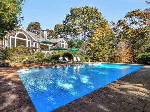 74 N Woods Ln, East Hampton, NY 11937