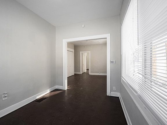 3rd image of 2827 N Kenwood Ave APT 1