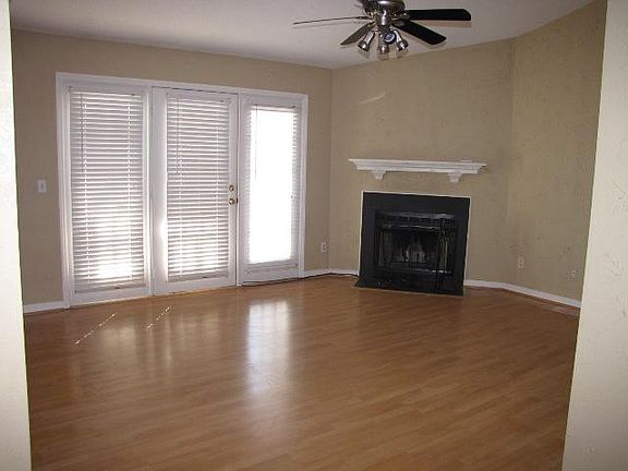 Living room with Fireplace