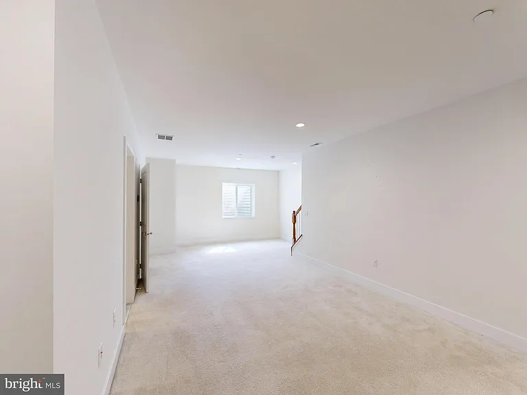 909 Lakeview Ct #909 — Photo 17