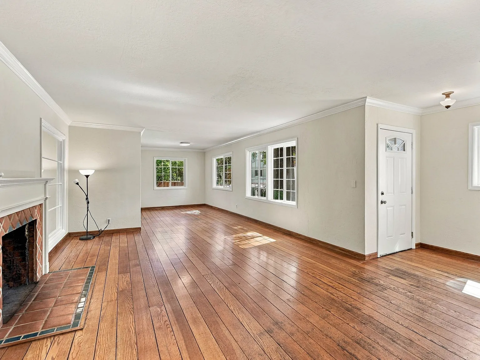 4 bed, 1799 sqft, $6,800 — Photo 4