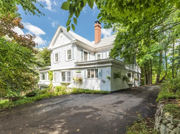 22 Courtyard Circle, Alton, NH 03810