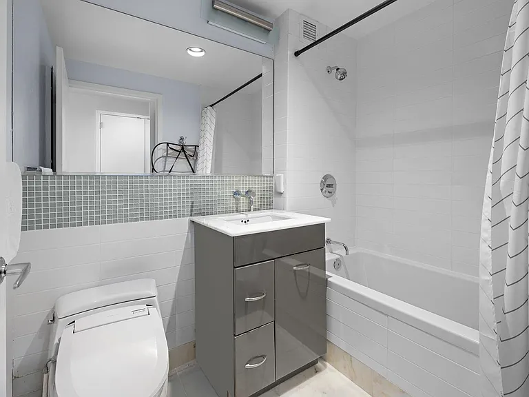 2 2nd St #2403 — Photo 15