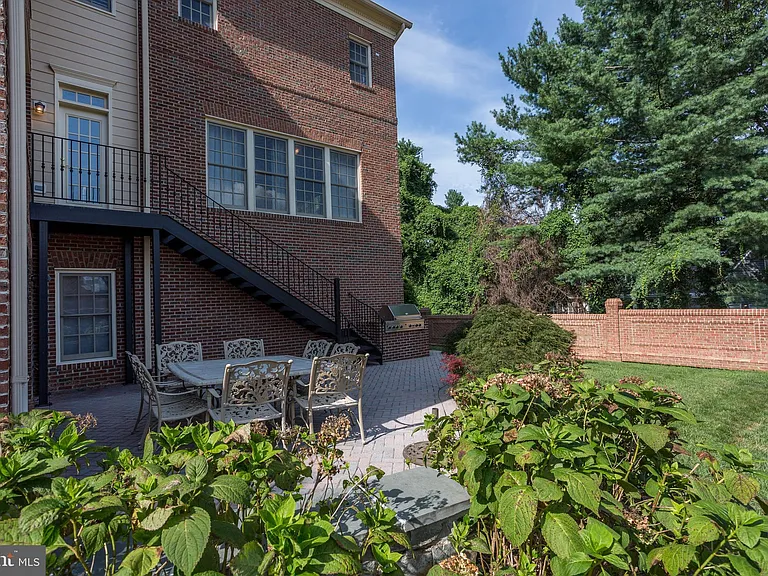 7233 Addington Dr — Photo 19
