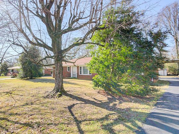 3rd image of 406 W Coy Cir