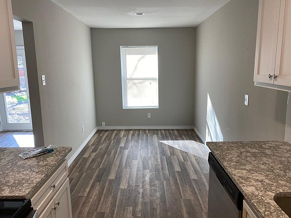 5th image of 4009 Mayflower Dr