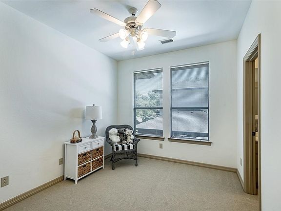 5th image of 2655 Mount View Dr