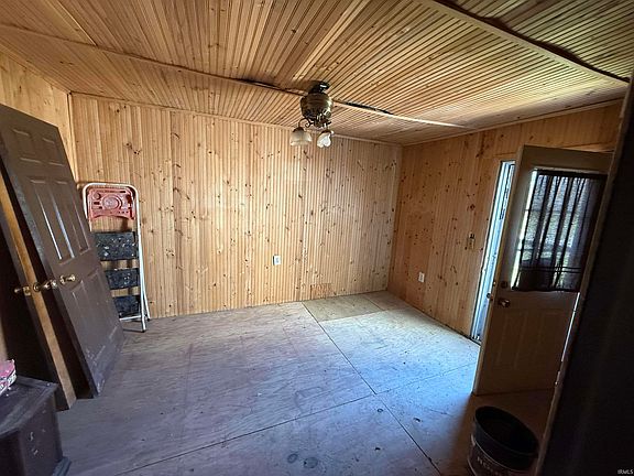 3rd image of 581 Congress St