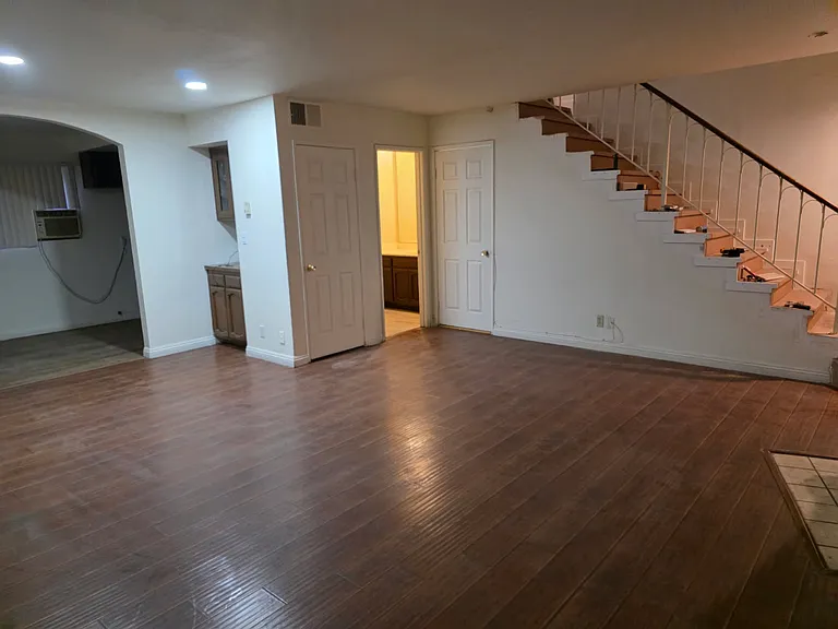 14618 Rayen St #121 — Photo 3