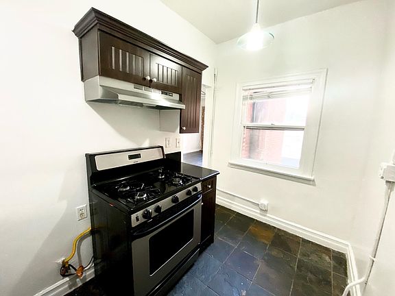 4th image of 718 S Berendo St #109