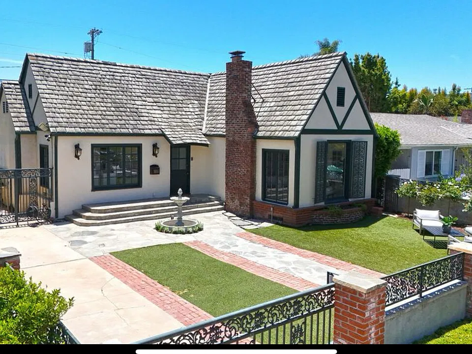 10520 Almayo Ave