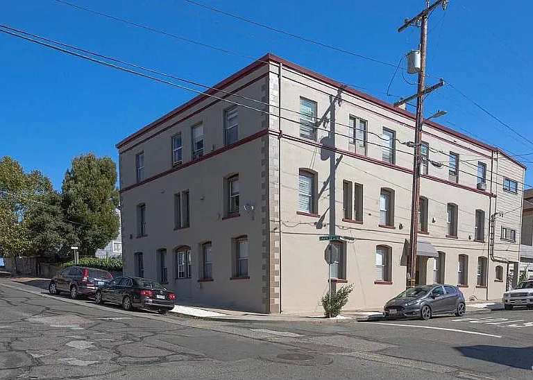 162 Santa Fe Ave #G — Photo 1