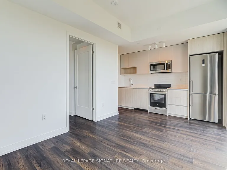799 The Queensway #820 — Photo 24