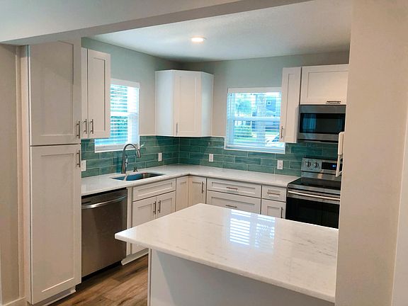 Stainless appliances including dishwasher
