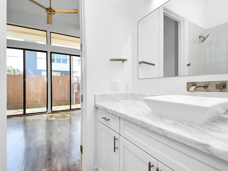 732 W 22nd St #A — Photo 21