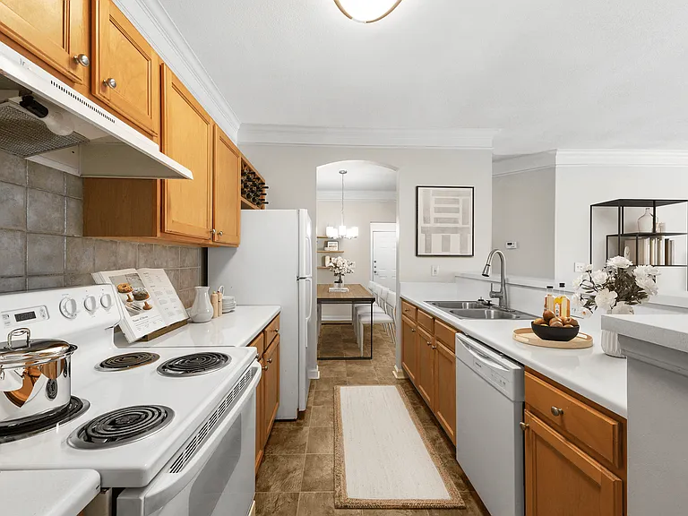 Lakeside at Town Center Apartments — Photo 17