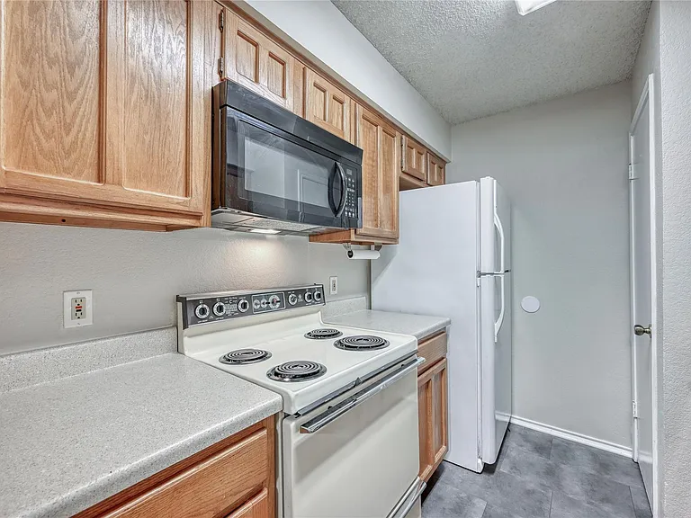 1202 Thorpe Ln #616 — Photo 8