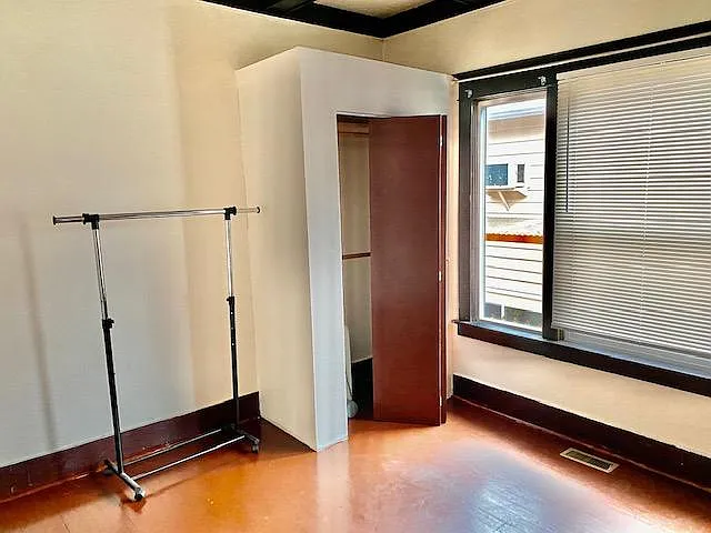 4 bed, 1.5 bath, 1100 sqft, $2,940 — Photo 4