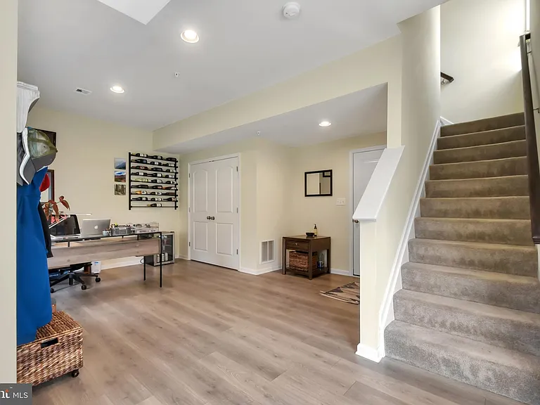 121 High Pointe Dr #38 — Photo 5