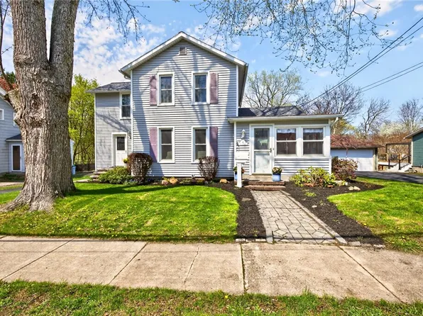 41 Frank St, Fairport, NY 14450