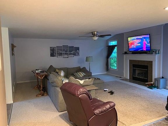 3rd image of 439 Highbanks Valley Dr