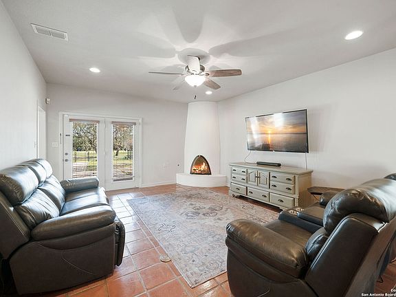 5th image of 745 OAKLAND HILLS LN