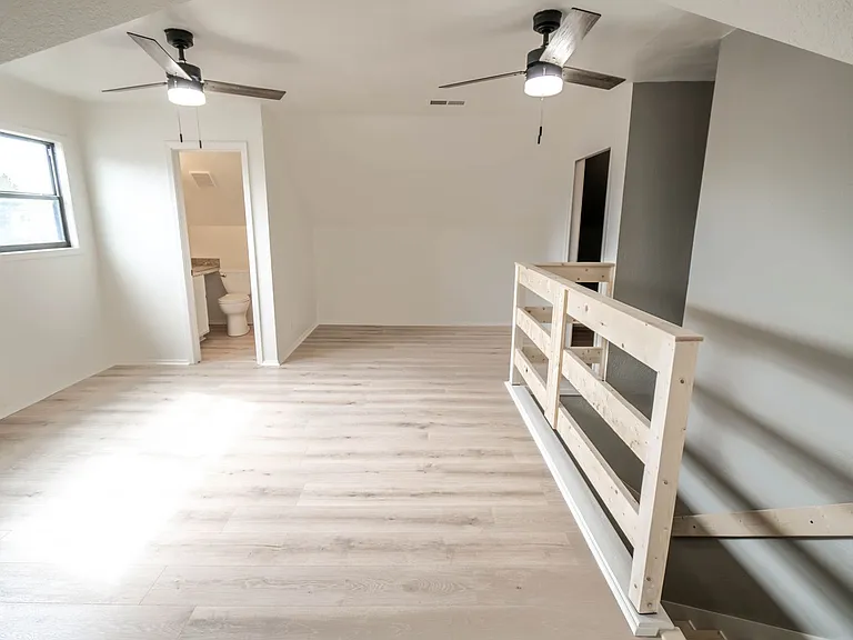 1333 Friars St — Photo 32