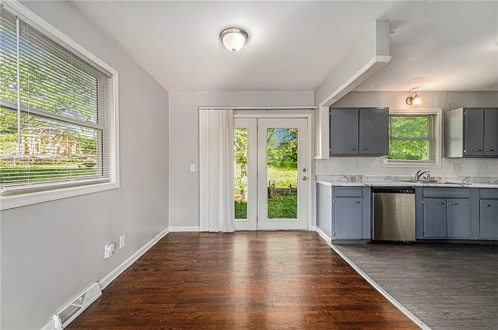 3 bed, 1100 sqft, $1,800 — Photo 4