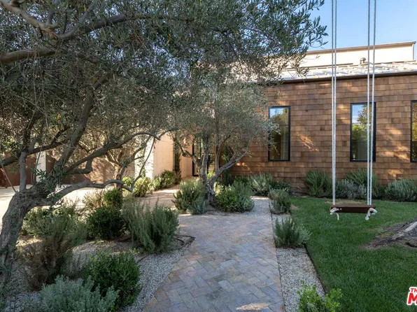 13223 Bloomfield St, Sherman Oaks, CA 91423