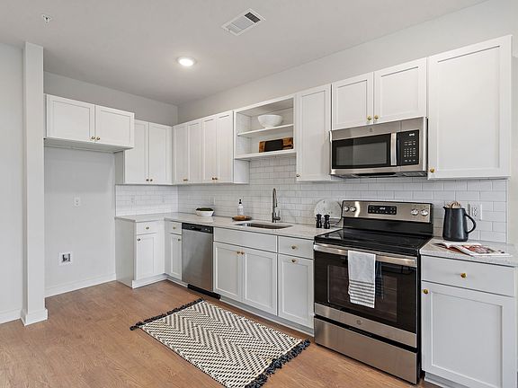 4th image of 2900 Edwin St #402