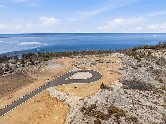 2nd image of 14 Quarry Bluff Ct