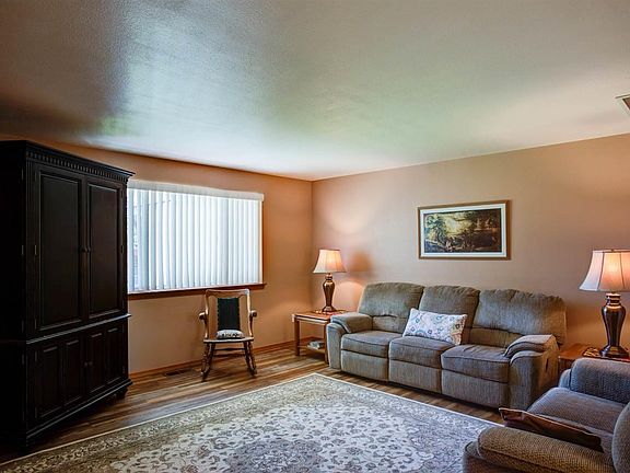2nd image of 1509 Rimrock Ave