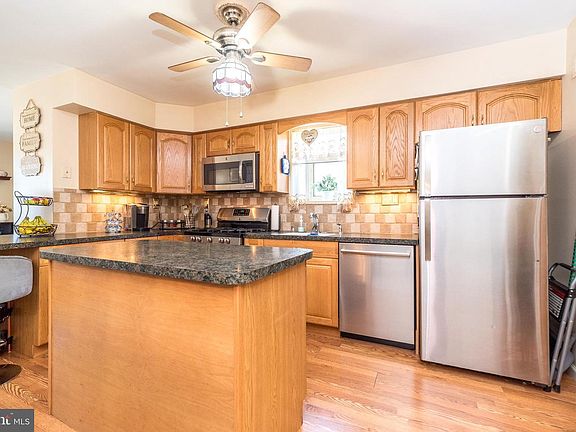 5th image of 741 Brighton St