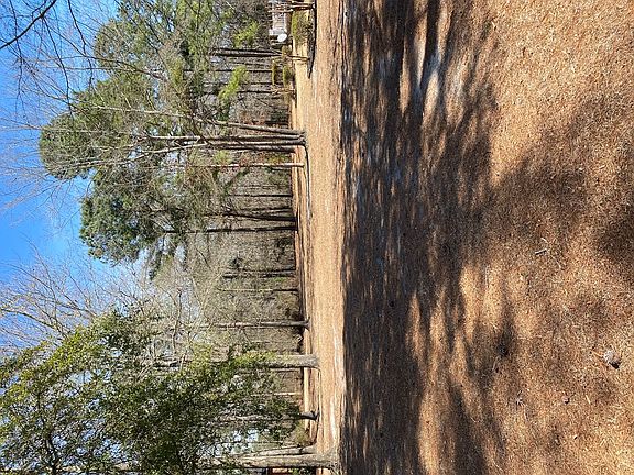 2nd image of 515 Oak Hill Dr