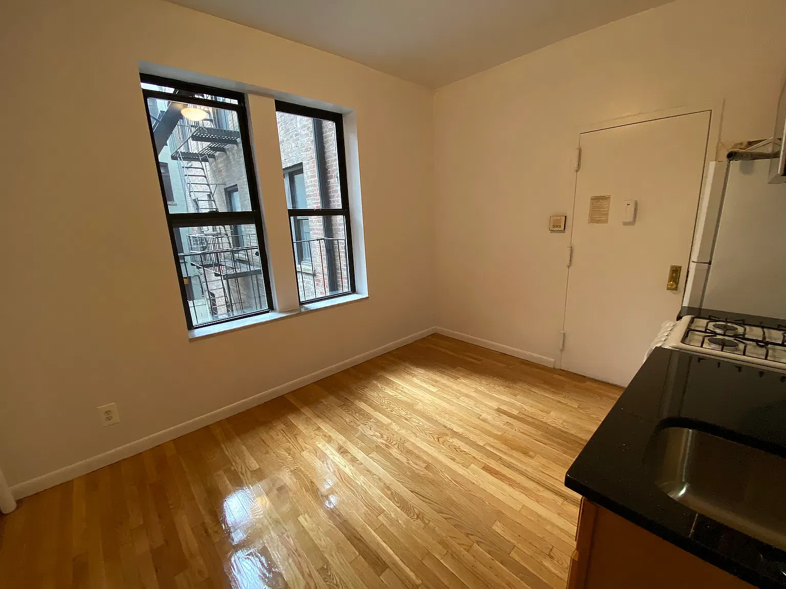 285 Mott Street — Photo 4