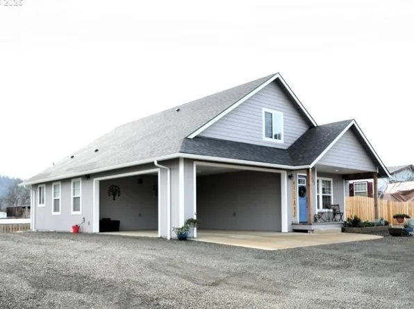 241 SE Johnson St, Winston, OR 97496