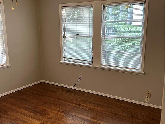 4th image of 610 E 10th St