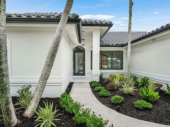 4th image of 5665 Aspen Ridge Circle