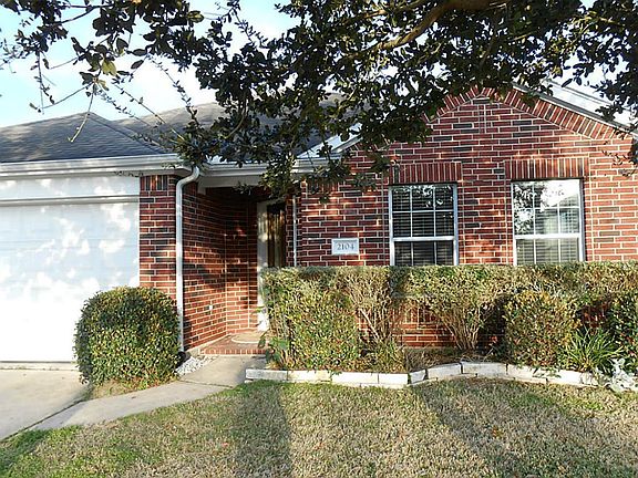 2nd image of 2104 Goldfinch Ln